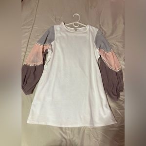 Umgee cream colored dress with balloon pink/gray sleeves, size medium